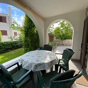 https://apartmani-kayser.primorje-gorskikotar.com